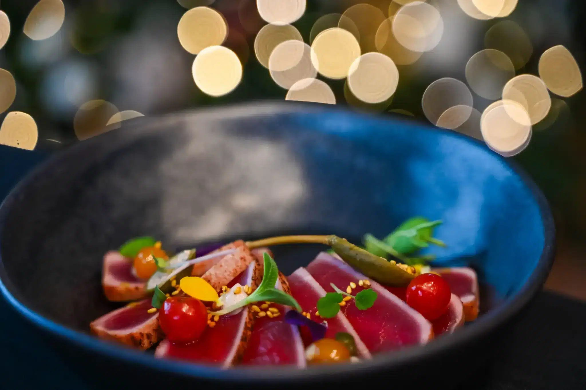 Tataki van tonijn op een mooi bord